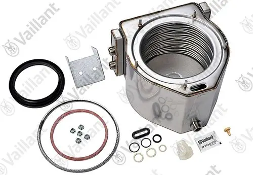 Vaillant Wärmetauscher mit mehreren Dichtungen, Schrauben und Montagematerial auf einem weißen Hintergrund.